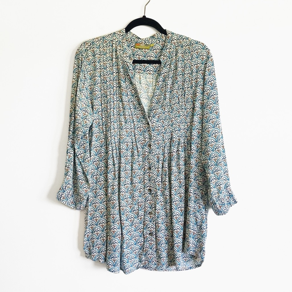 RockFlowerPaper Pintuck Rayon Button Front Blouse Top Blue Scallop Medium